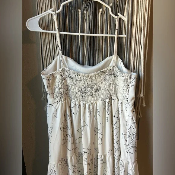 Gilli White and Black Floral Maxi Dress - Picture 4 of 9